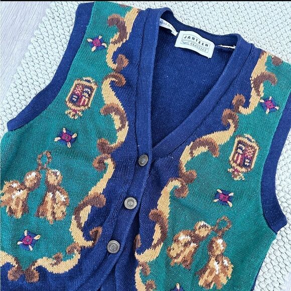 Vintage Jantzen Classics Navy Knit Vest with Floral Accents - Picture 2 of 4